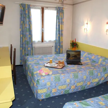 & Restaurant Azur 2* La Freissinouse